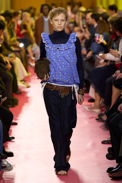 Look 25
